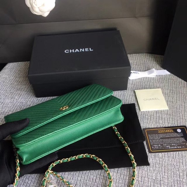 CC original grained leather woc chain bag 33814-8 green