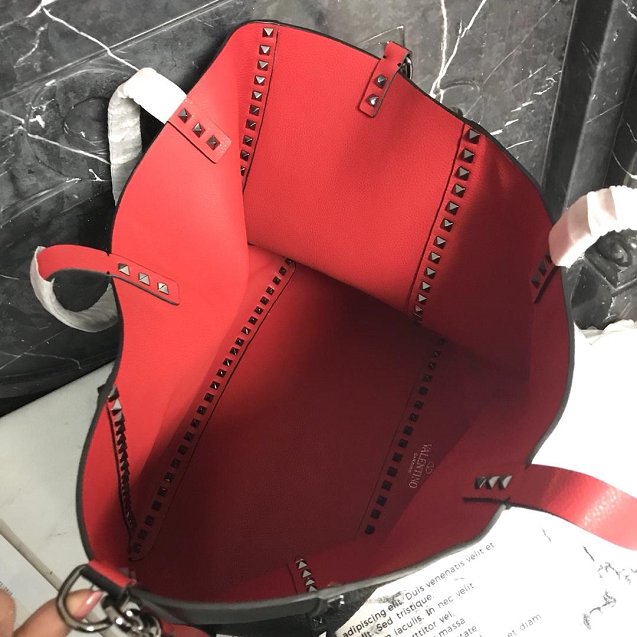 Valentino Garavani Rockstud calfskin large shopper bag 0578 red
