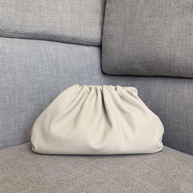 2019 BV original calfskin large pouch 576227 white