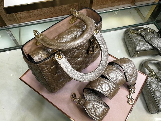2019 Dior original grained calfskin medium lady bag M0565 light gold