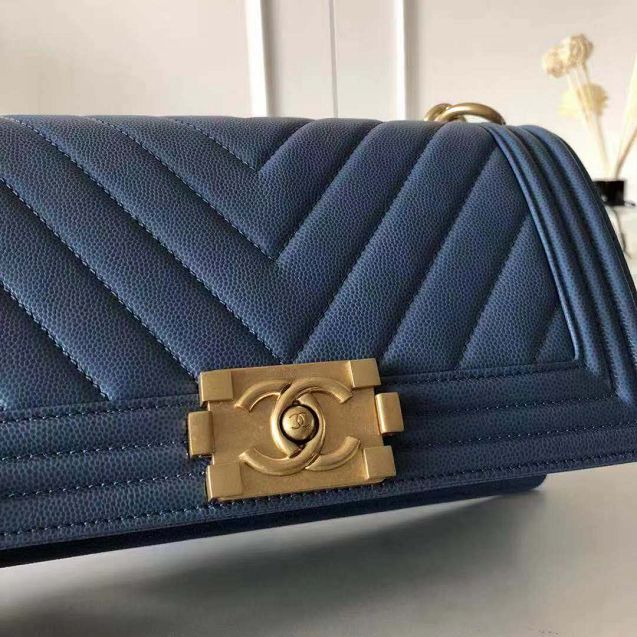 2020 CC original grained calfskin boy handbag A67086-2 light blue
