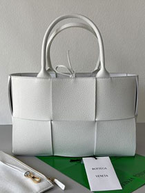 BV original grained calfskin medium arco tote bag 609175 white