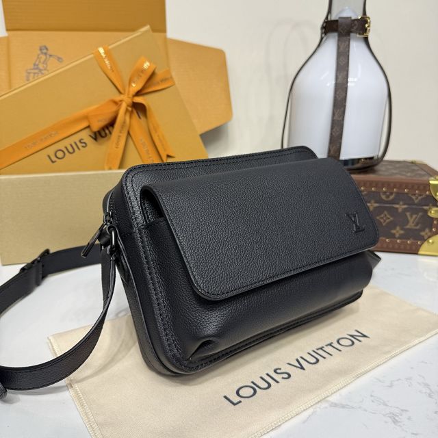 Louis vuitton original calfskin boarding messenger bag M15265 black