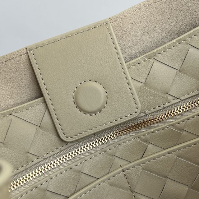 BV original calfskin medium andiamo bag 810214 sea salt