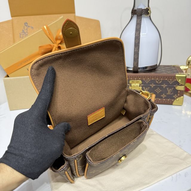 Louis vuitton original monogram canvas cargo wearable wallet M14742