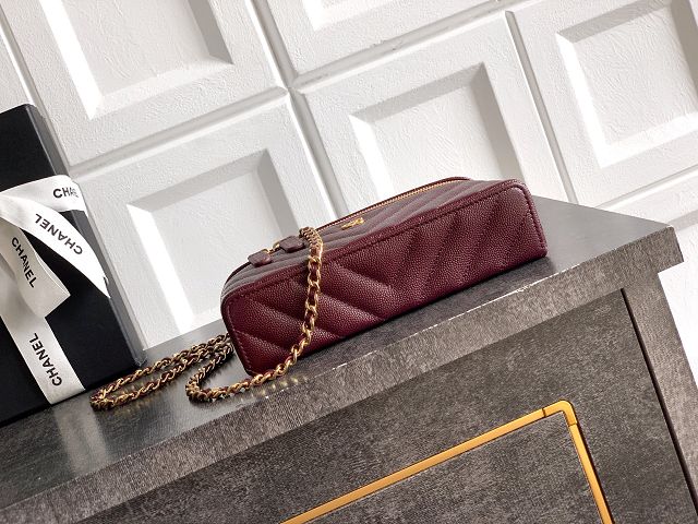 CC grained calfskin vanity with chain  AP5212 bordeaux