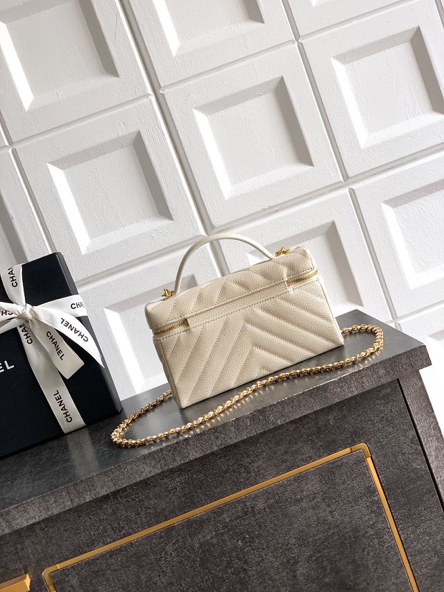 CC grained calfskin vanity with chain  AP5212 light beige