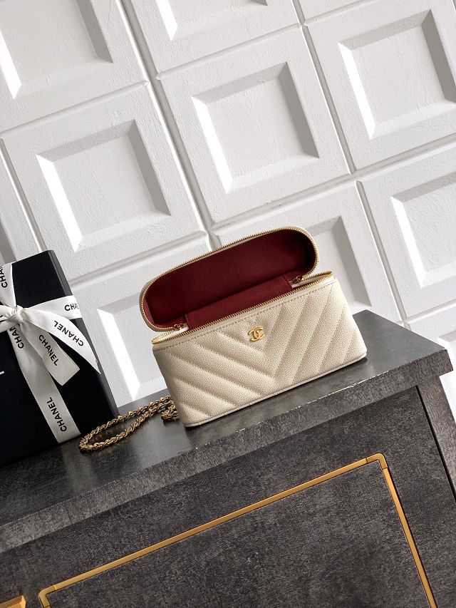 CC grained calfskin vanity with chain  AP5212 light beige