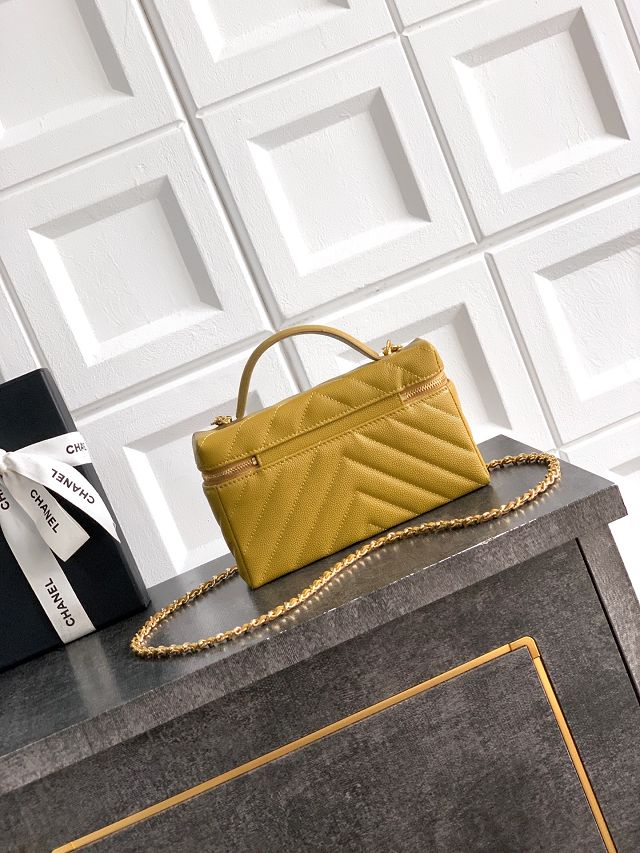 CC grained calfskin vanity with chain  AP5212 yellow