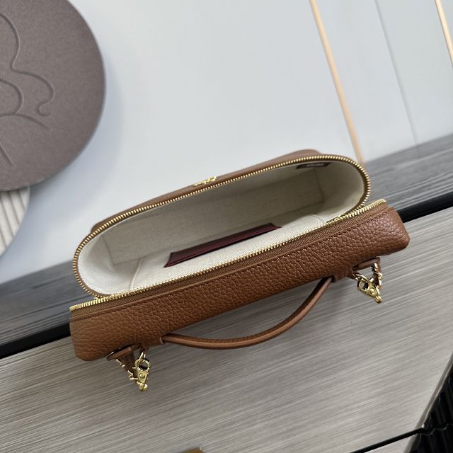 CC grained calfskin large vanity with chain AP5347 brown