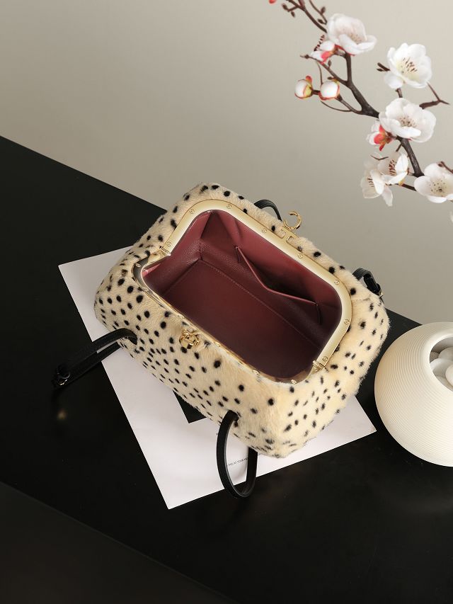 CC shearling clutch with strap AP5360 bige