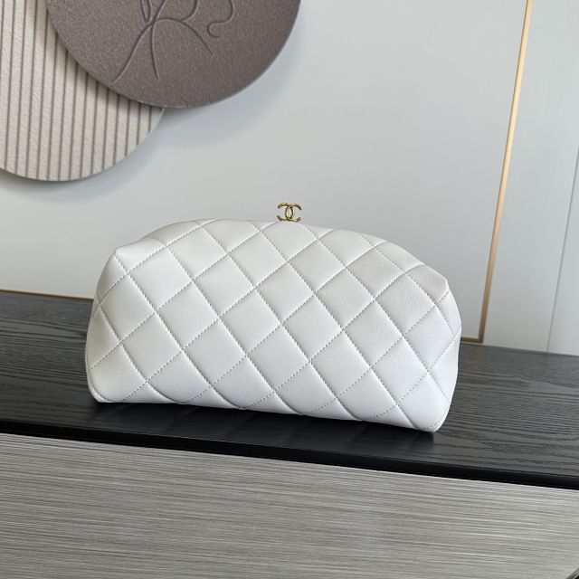 CC lambskin clutch with chain AP5251