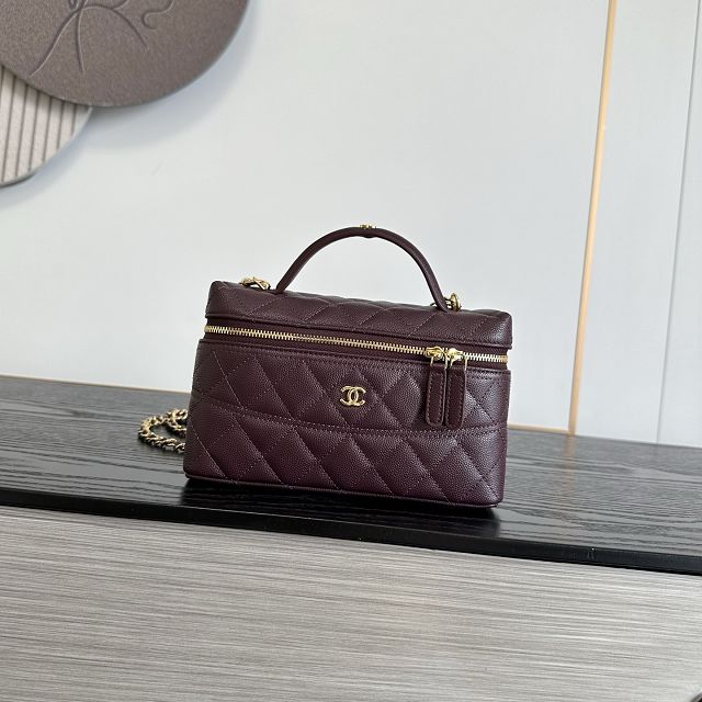 CC grained calfskin vanity with chain AP5475 bordeaux