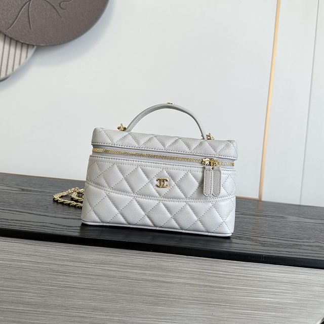 CC grained calfskin vanity with chain AP5475 light grey