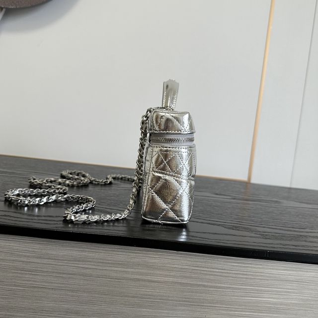 CC metallic calfskin vanity with chain AP5475 silver