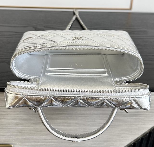 CC metallic calfskin vanity with chain AP5475 silver