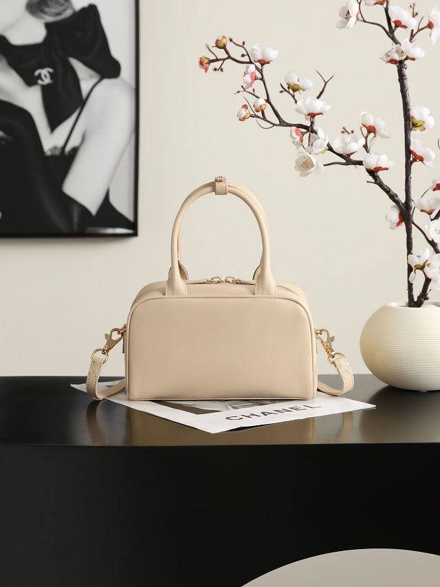 CC calfskin clutch with strap AP5528 beige