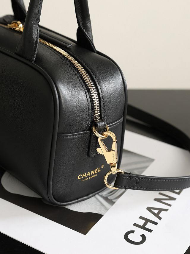 CC calfskin clutch with strap AP5528 black