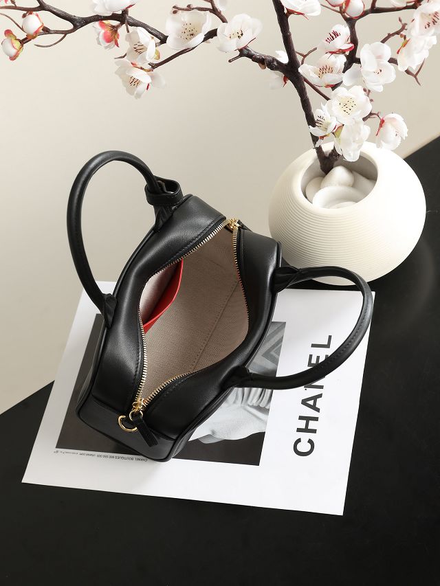 CC calfskin clutch with strap AP5528 black