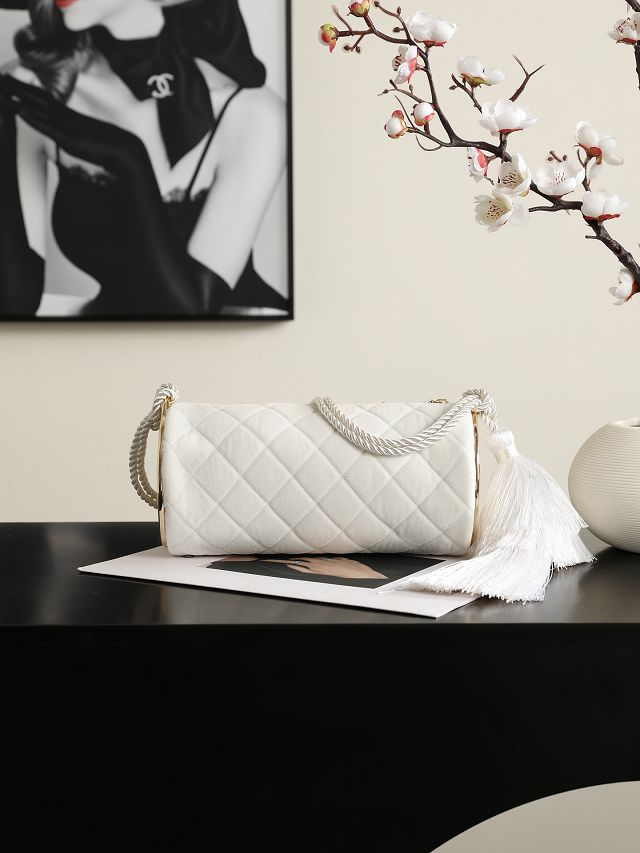 CC velvet clutch with strap AP5310 white