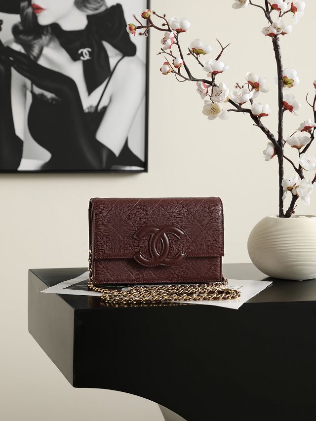 CC grained calfskin wallet on chain AP5455 bordeaux