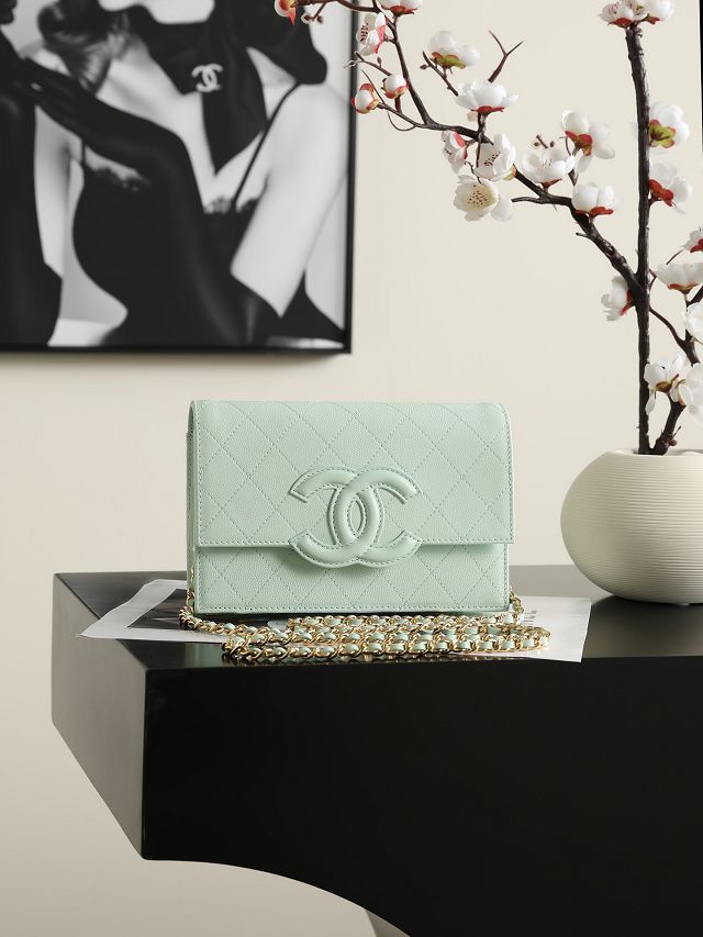 CC grained calfskin wallet on chain AP5455 green