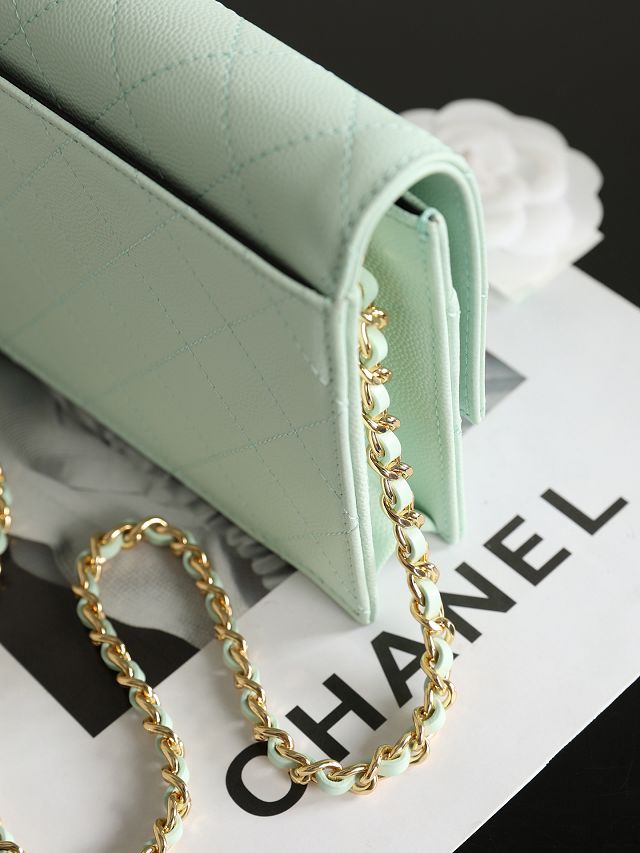 CC grained calfskin wallet on chain AP5455 green