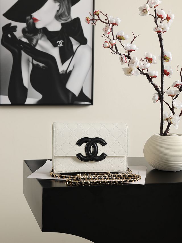 CC grained calfskin wallet on chain AP5455 white