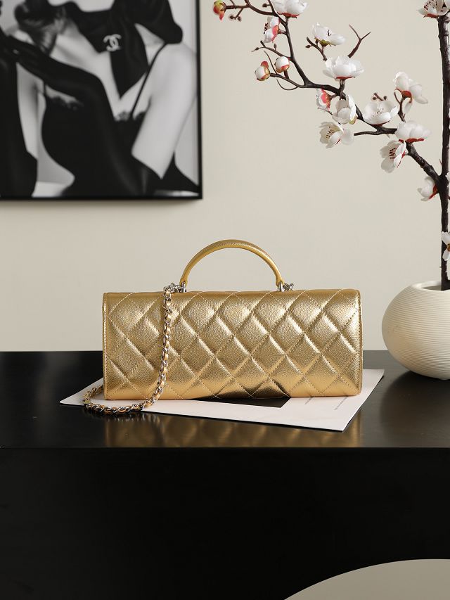 CC grained calfskin clutch with chain AP5280 gold