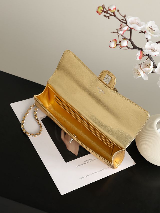 CC grained calfskin clutch with chain AP5280 gold
