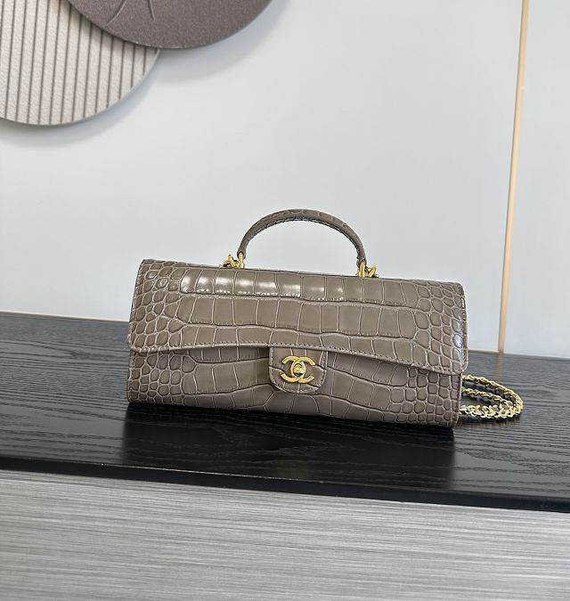 CC crocodile calfskin clutch with chain AP5280