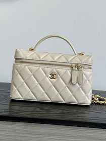 CC grained calfskin small vanity with chain AP5346 light beige